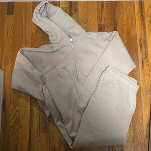 NWOT Aritzia Cozy Sweatfleece Set